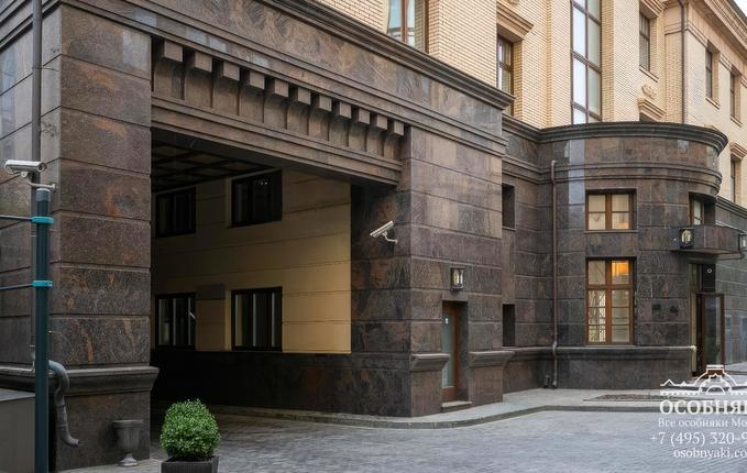 в Турчаниновом переулке, 2А, площадь 2558 м