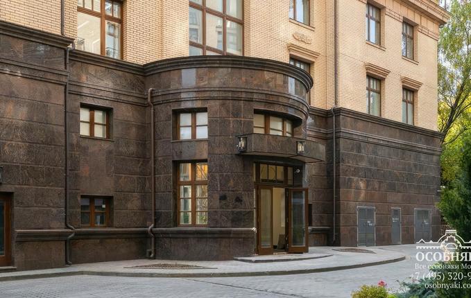 в Турчаниновом переулке, 2А, площадь 2558 м