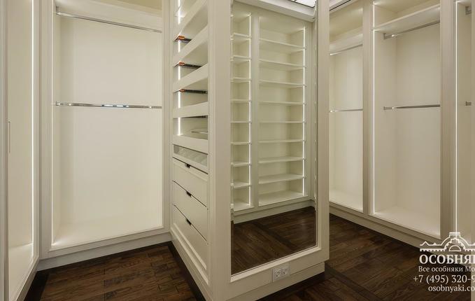 в Турчаниновом переулке, 2А, площадь 2558 м