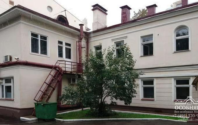 в Мерзляковском переулке, 22, площадь 692 м