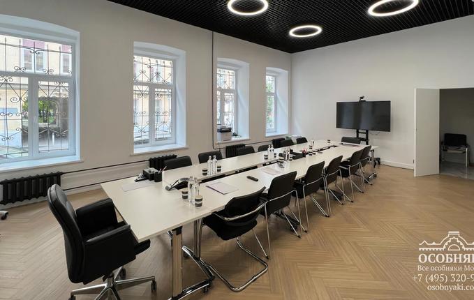 в Малом Каретном переулке, 11с1, площадь 990 м