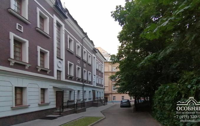 в Бродниковом переулке, 7, площадь 920 м