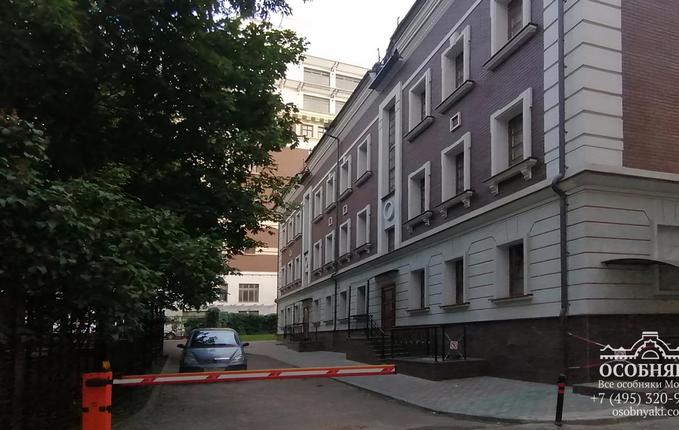 в Бродниковом переулке, 7, площадь 920 м