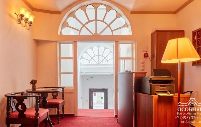 в Старопименовском переулке, 11с2, площадь 688 м