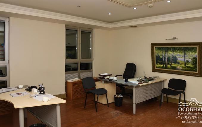 в 1-м Голутвинском переулке, 1, площадь 3254 м