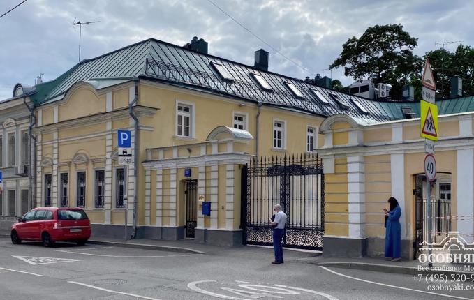 в Подсосенском переулке, 26, площадь 1490 м