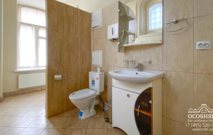 на Раушской набережной, 22, площадь 1200 м