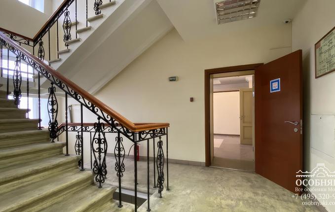 на Раушской набережной, 22, площадь 1200 м