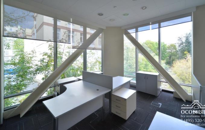 на улице Хамовнический Вал, 26, площадь 2460 м