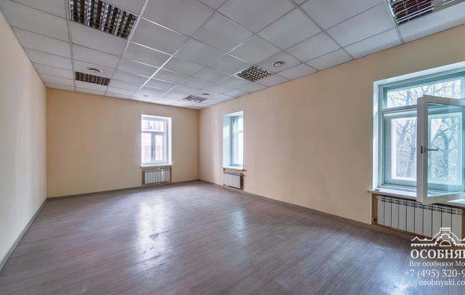 в Большом Могильцевском переулке, 7, площадь 900 м