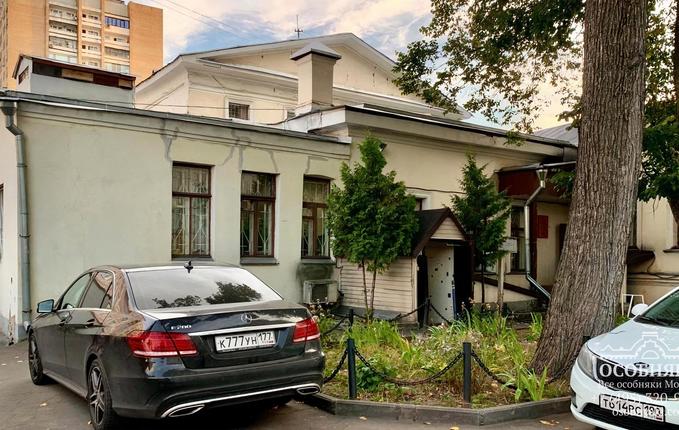 в Калошином переулке, 2, площадь 1249 м