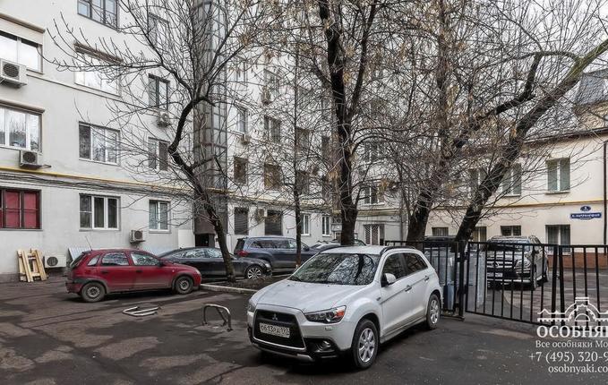 в Большом Патриаршем переулке, 8, площадь 337 м