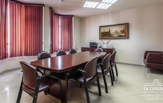 в Просвирином переулке, 6, площадь 2230 м