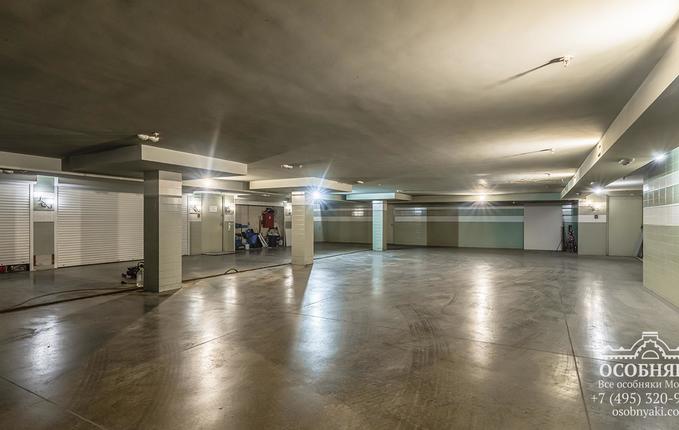 в Просвирином переулке, 6, площадь 2230 м