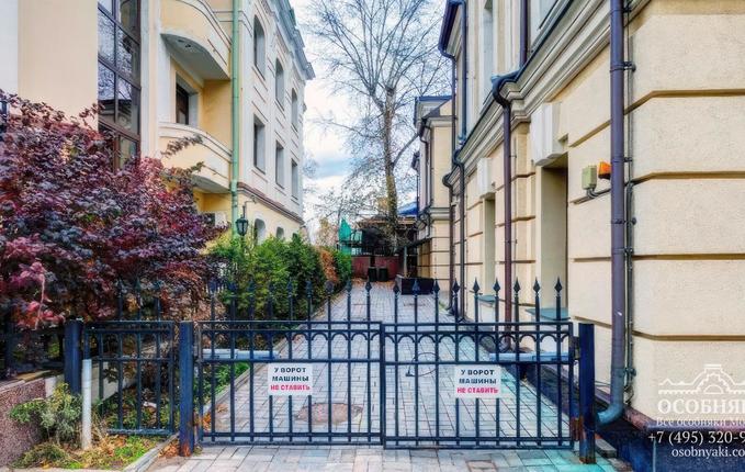 на Большой Ордынке, 48, площадь 1530 м