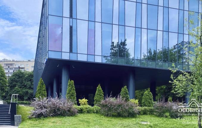 на Нежинской улице, 13А, площадь 2456 м