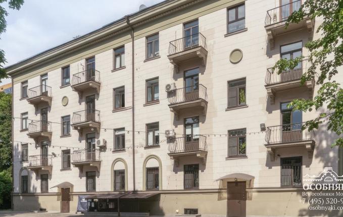 на улице Сурикова, 24, площадь 1574 м