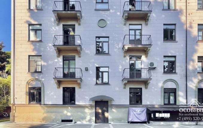 на улице Сурикова, 24, площадь 1574 м