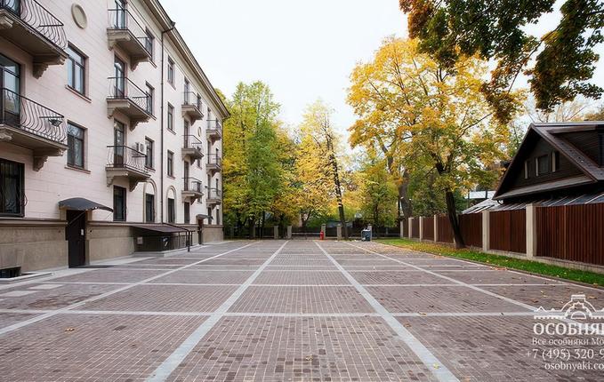 на улице Сурикова, 24, площадь 1574 м