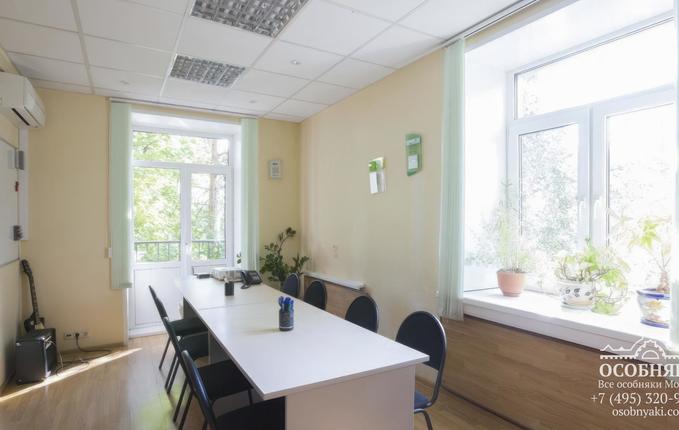 на улице Сурикова, 24, площадь 1574 м