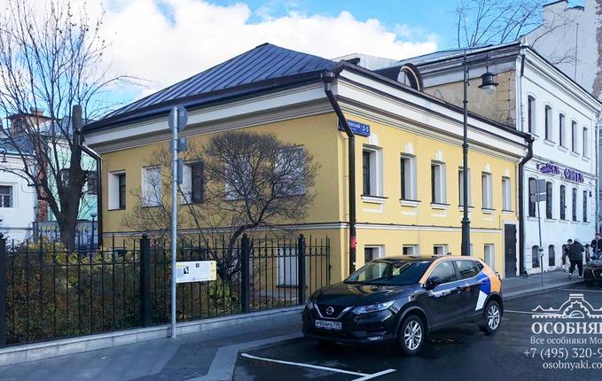 в Армянском переулке, 3-5, площадь 349 м