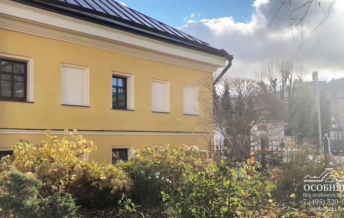 в Армянском переулке, 3-5, площадь 349 м