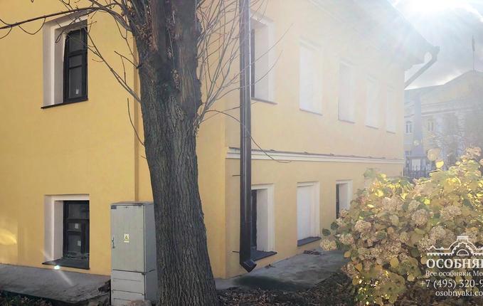 в Армянском переулке, 3-5, площадь 349 м