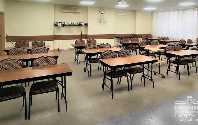 в Филипповском переулке, 8, площадь 2260 м