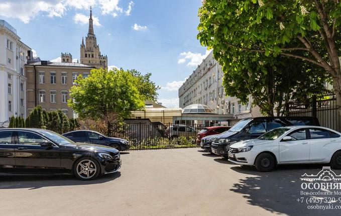 на Баррикадной улице, 8, площадь 4970 м