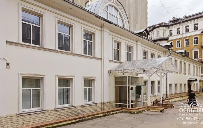 в Бобровом переулке, 4/2, площадь 1046 м