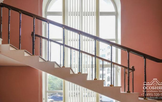 в Бобровом переулке, 4/2, площадь 1046 м