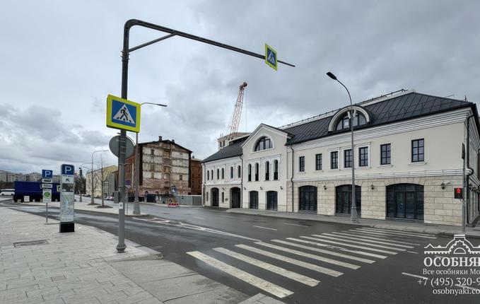 на Болотной улице, 10, площадь 3360 м