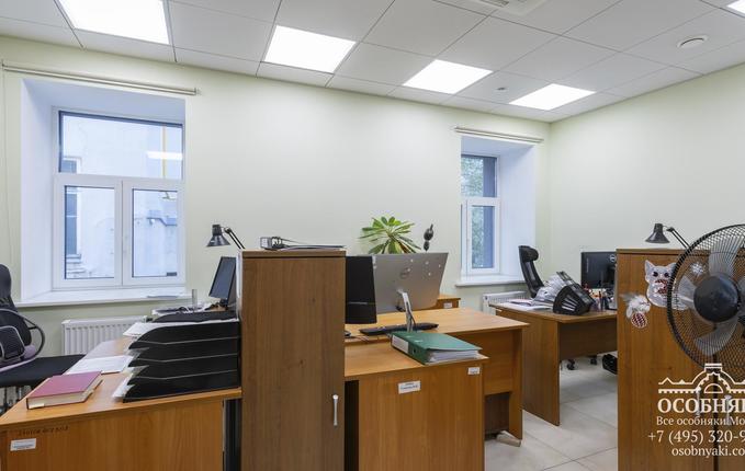 в Дегтярном переулке, 5, площадь 740 м