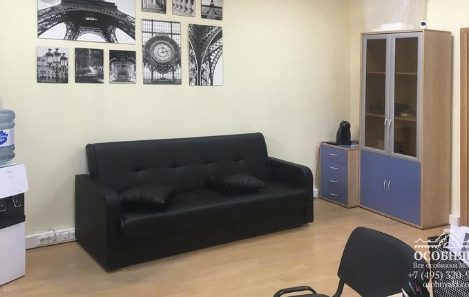 в Большом Казенном переулке, 8, площадь 832 м