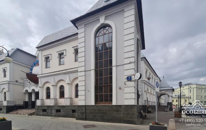 в Пятницком переулке, 2, площадь 3882 м