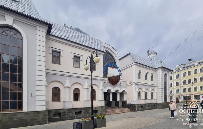 в Пятницком переулке, 2, площадь 3882 м