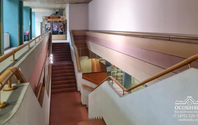 в Пятницком переулке, 2, площадь 3882 м