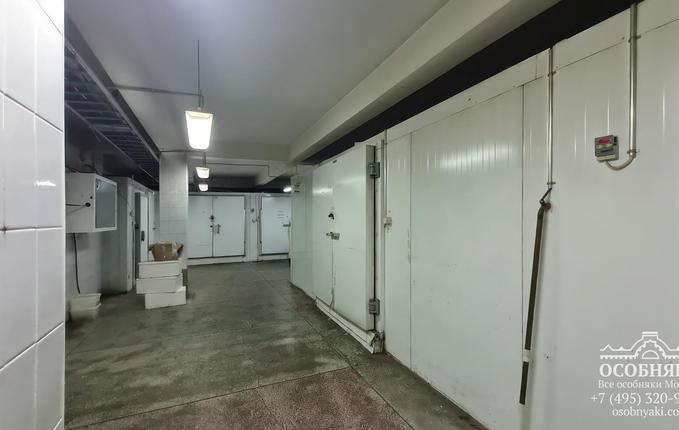 в Пятницком переулке, 2, площадь 3882 м