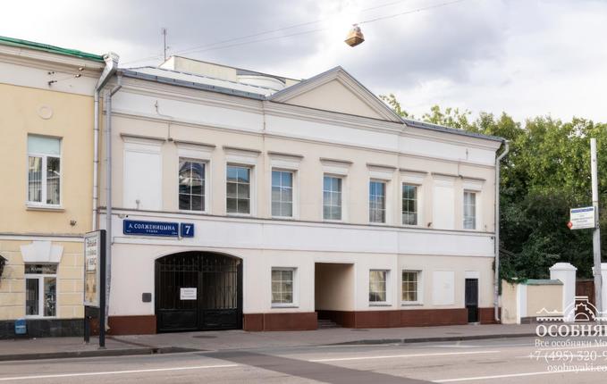 на улице Александра Солженицына, 7, площадь 2400 м