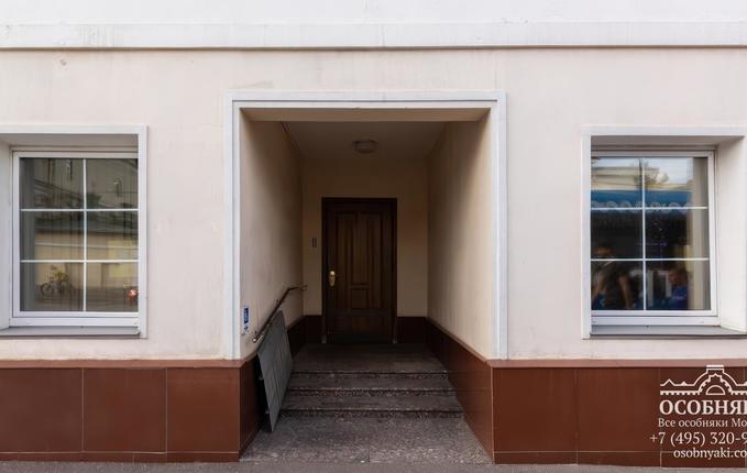 на улице Александра Солженицына, 7, площадь 2400 м