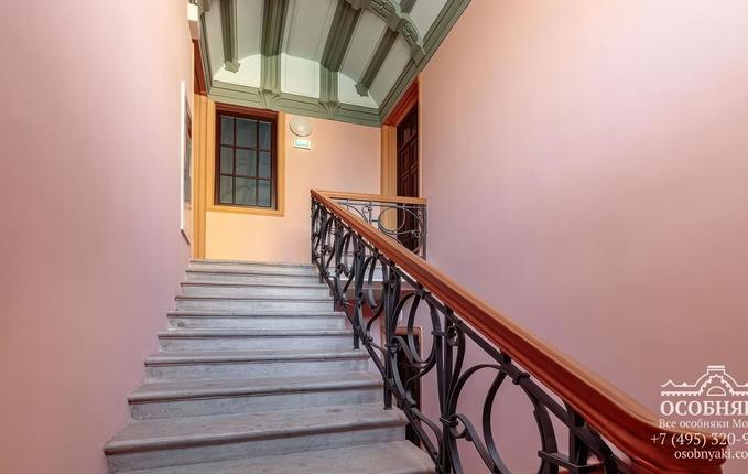 на 2-й Брестской, 19/18, площадь 6330 м