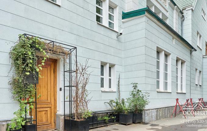 на Большой Бронной улице, 10, площадь 400 м