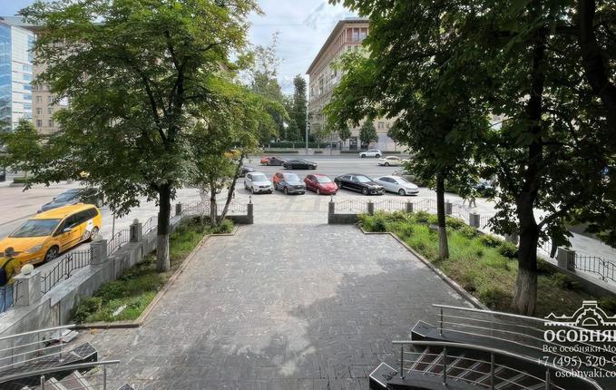 на Земляном Валу, 18, площадь 620 м