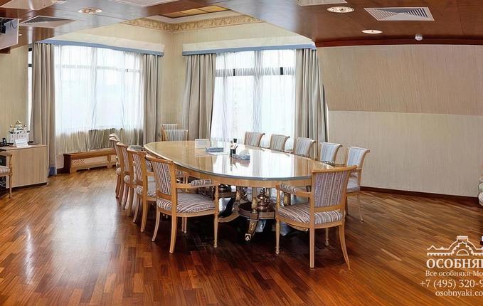 в Среднем Овчинниковском переулке, 4, площадь 2902 м