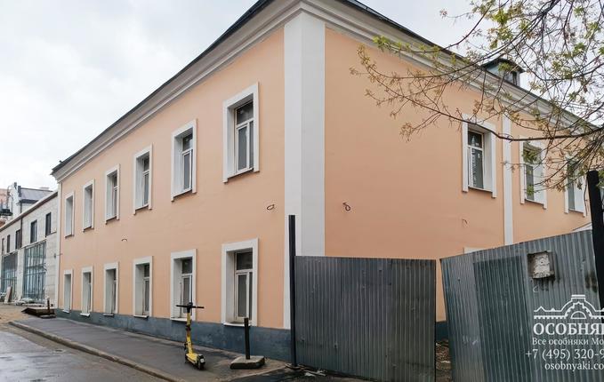 в 1-м Щемиловском переулке, 19, площадь 375 м