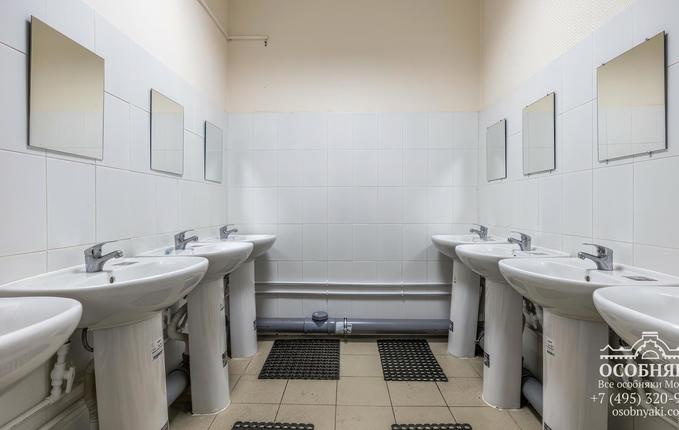 на улице Толбухина, 13с6, площадь 1179 м