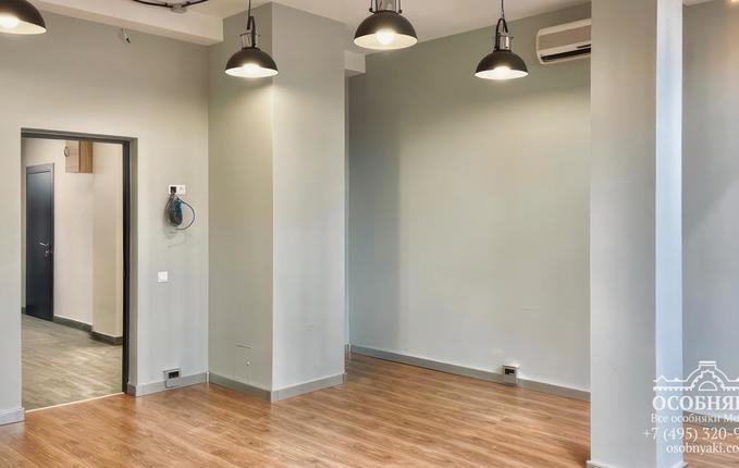 в Большом Каретном переулке, 11, площадь 1662 м