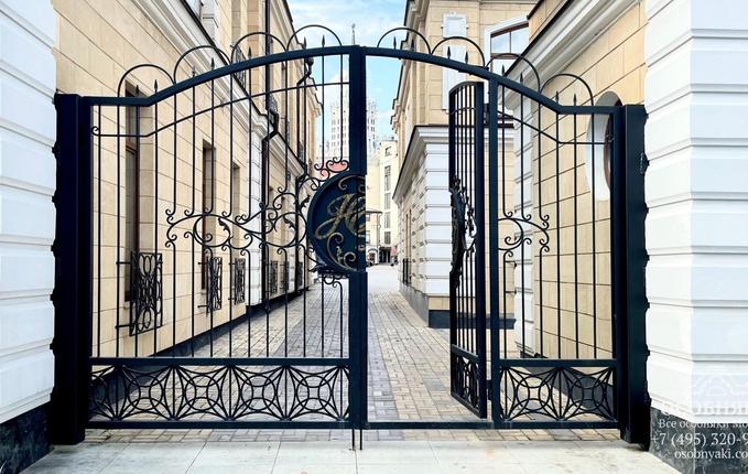 на Садовой-Черногрязской, 8с8, площадь 720 м