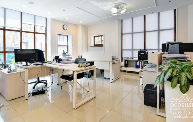 на Садовой-Черногрязской, 8с8, площадь 720 м