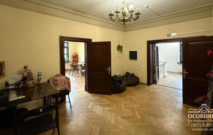 на улице Достоевского, 19, площадь 850 м